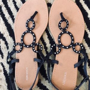 ♦️3 x$25♦️ Forever 21 t-strap sandals EUC
